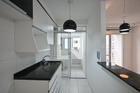 Cozinha/Área de serviço de apartamento para alugar com 2 quartos, 48m² em Parque Reboucas, São Paulo