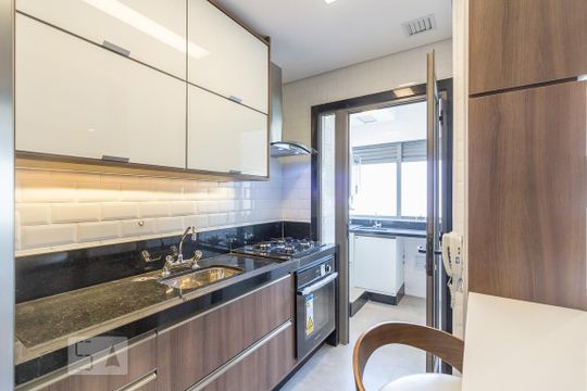 Cozinha de apartamento para alugar com 1 quarto, 55m² em Consolação, São Paulo