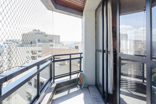 Sacada de apartamento à venda com 4 quartos, 262m² em Santa Teresinha, São Paulo