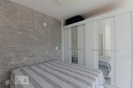 Suíte piso superior de apartamento à venda com 1 quarto, 58m² em Parque Industrial Tomas Edson, São Paulo