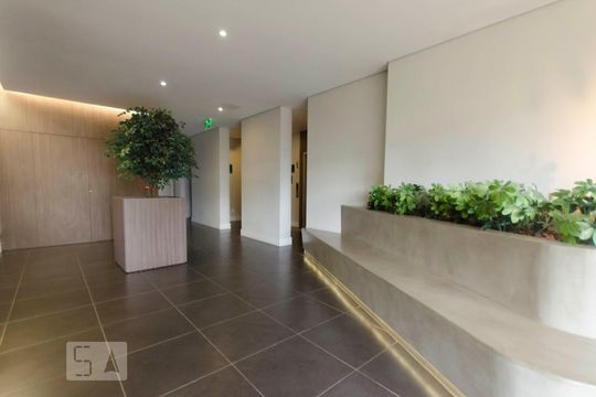 Hall de entrada de apartamento à venda com 1 quarto, 58m² em Parque Industrial Tomas Edson, São Paulo