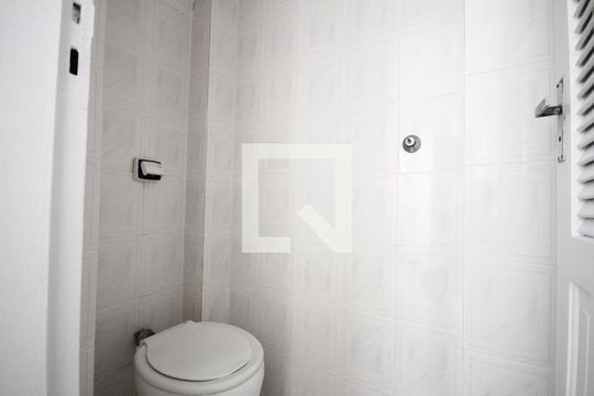 Banheiro de Serviço de apartamento à venda com 2 quartos, 74m² em Vila Deodoro, São Paulo