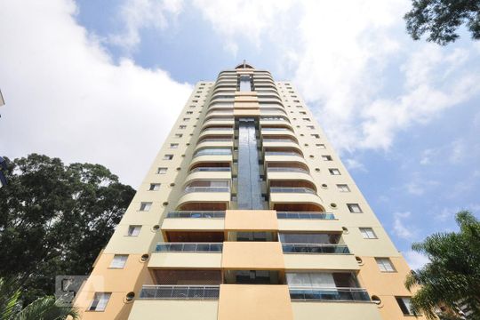 Fachada de apartamento para alugar com 3 quartos, 120m² em Vila Suzana, São Paulo