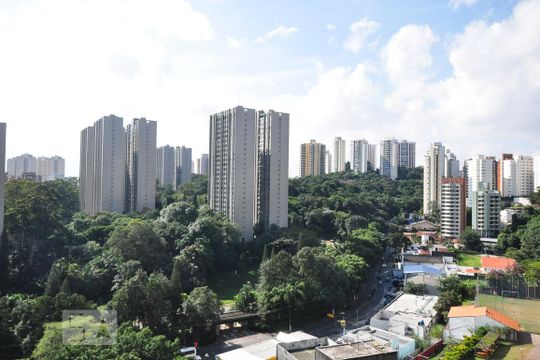 Vista de apartamento para alugar com 3 quartos, 120m² em Vila Suzana, São Paulo
