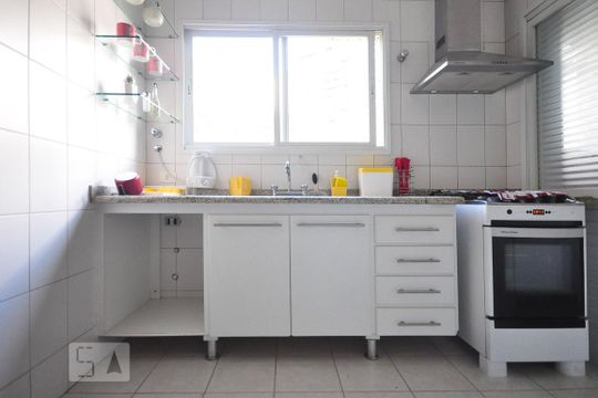Cozinha de apartamento para alugar com 3 quartos, 120m² em Vila Suzana, São Paulo