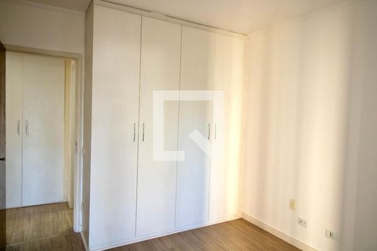 Quarto- detalhe armários de apartamento à venda com 1 quarto, 54m² em Vila Olímpia, São Paulo