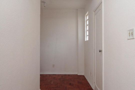 Corredor de kitnet/studio para alugar com 1 quarto, 39m² em República, São Paulo