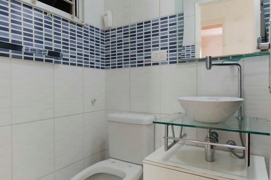 Banheiro de apartamento à venda com 2 quartos, 50m² em Santa Teresinha, São Paulo