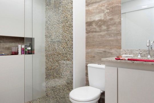 Banheiro de kitnet/studio para alugar com 1 quarto, 40m² em Bela Vista, São Paulo