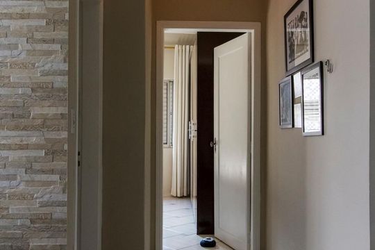 Corredor para o quarto e banheiro.  de apartamento à venda com 1 quarto, 70m² em Brás, São Paulo