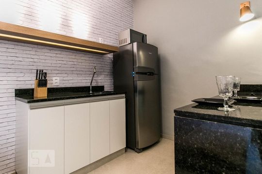 Cozinha de kitnet/studio para alugar com 1 quarto, 24m² em Botafogo, Rio de Janeiro