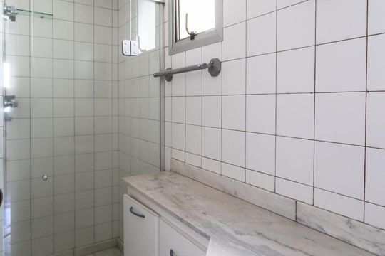 Banheiro Suíte de apartamento à venda com 2 quartos, 77m² em Vila Madalena, São Paulo