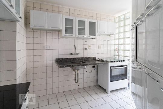 Cozinha de apartamento à venda com 2 quartos, 77m² em Vila Madalena, São Paulo