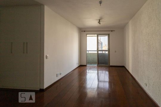 Sala de apartamento à venda com 2 quartos, 77m² em Vila Madalena, São Paulo