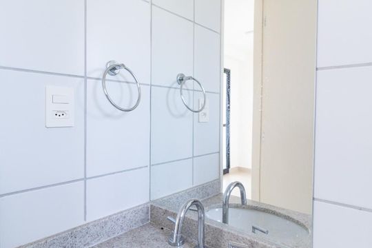 Banheiro de kitnet/studio para alugar com 1 quarto, 32m² em Jardim Paulista, São Paulo