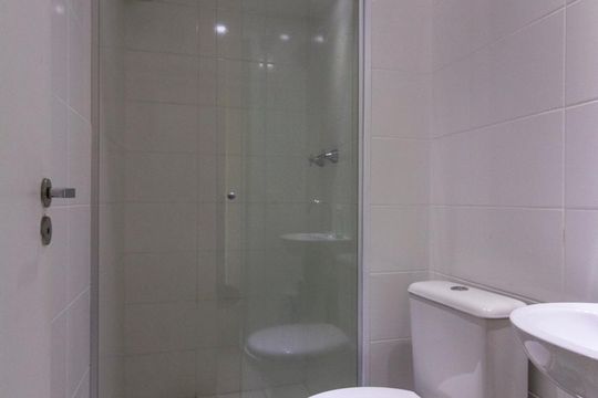 Banheiro social  de apartamento à venda com 1 quarto, 36m² em Quinta da Paineira, São Paulo