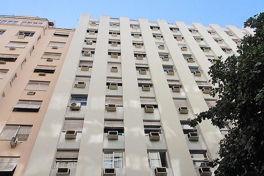 Fachada do Prédio. de apartamento à venda com 1 quarto, 80m² em Copacabana, Rio de Janeiro