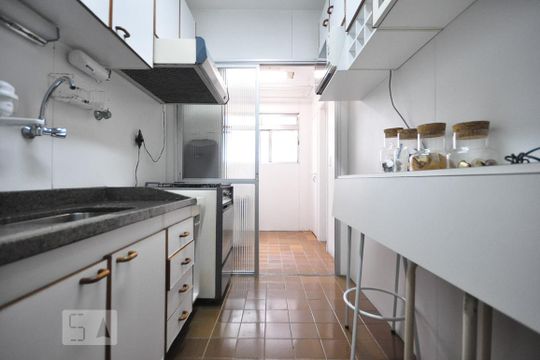 Cozinha de apartamento para alugar com 3 quartos, 73m² em Vila Andrade, São Paulo