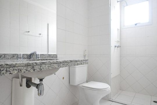 Banheiro suíte de apartamento para alugar com 3 quartos, 94m² em Lar São Paulo, São Paulo