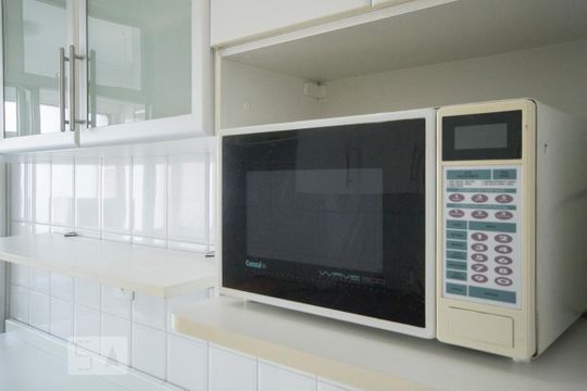Cozinha de apartamento para alugar com 2 quartos, 65m² em Cidade Monções, São Paulo