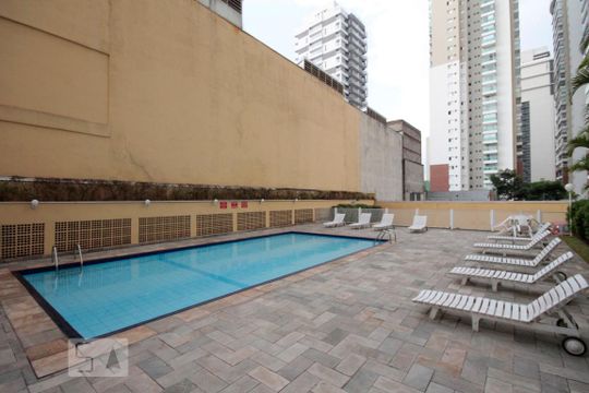 Piscina de apartamento para alugar com 1 quarto, 46m² em Consolação, São Paulo