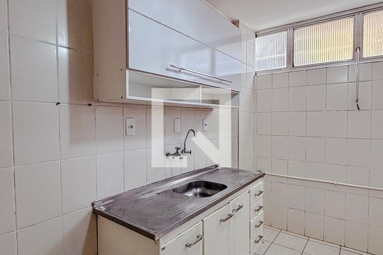 Cozinha de apartamento para alugar com 2 quartos, 83m² em Vila Monumento, São Paulo