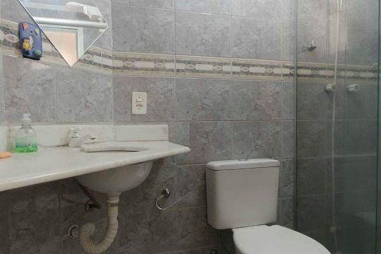 Banheiro de apartamento à venda com 3 quartos, 90m² em Santa Teresinha, São Paulo