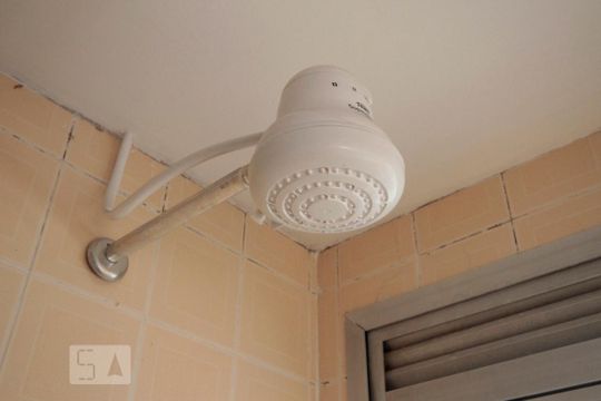 Banheiro de kitnet/studio para alugar com 1 quarto, 31m² em Santa Cecília, São Paulo