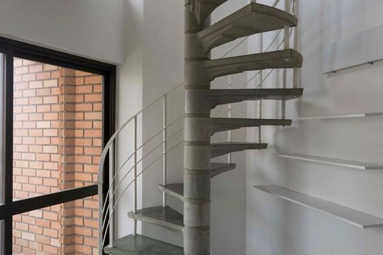 1o. Andar - Escadas de kitnet/studio à venda com 1 quarto, 62m² em Aclimação, São Paulo