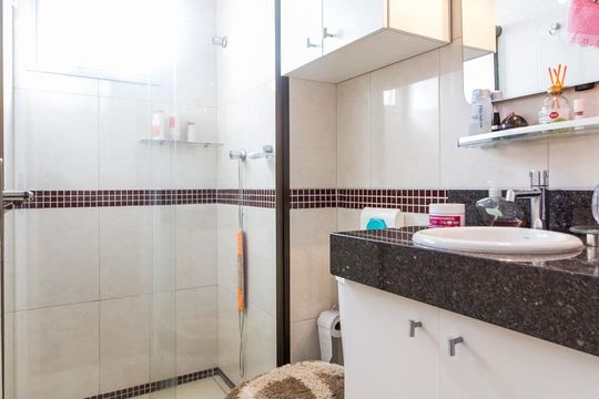 Banheiro  de apartamento para alugar com 2 quartos, 50m² em Brás, São Paulo