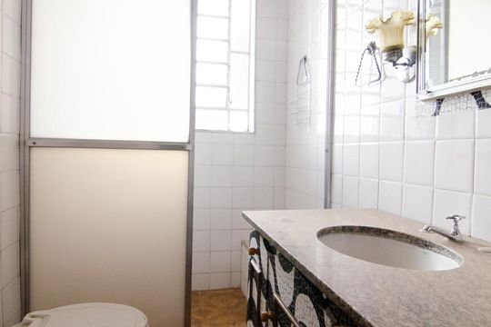 Banheiro de apartamento à venda com 1 quarto, 60m² em Centro, Campinas