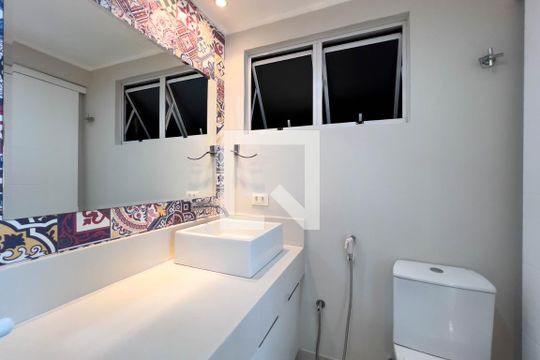 Banheiro de apartamento para alugar com 1 quarto, 45m² em Cambuci, São Paulo