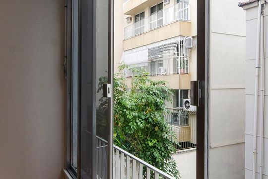 Vista externa da janela da sala de apartamento para alugar com 3 quartos, 154m² em Leblon, Rio de Janeiro