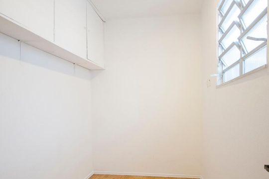 Quarto de serviço de apartamento para alugar com 3 quartos, 154m² em Leblon, Rio de Janeiro