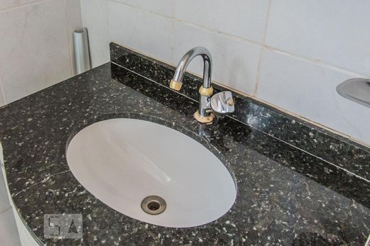 Banheiro de apartamento à venda com 2 quartos, 55m² em Cambuci, São Paulo