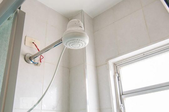 Banheiro de apartamento à venda com 2 quartos, 55m² em Cambuci, São Paulo