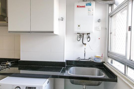 Área de serviço de apartamento para alugar com 2 quartos, 80m² em Barra da Tijuca, Rio de Janeiro
