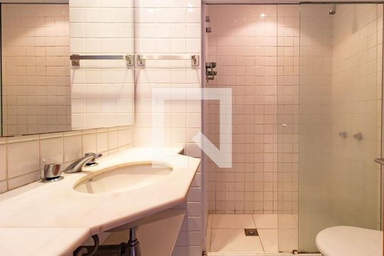 Banheiro de apartamento à venda com 1 quarto, 60m² em Copacabana, Rio de Janeiro