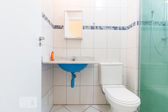 Banheiro social  de apartamento à venda com 2 quartos, 48m² em Mooca, São Paulo