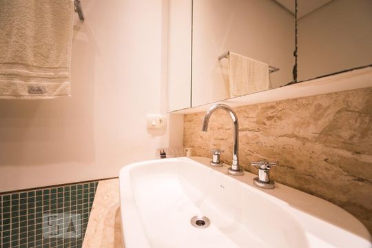 Detalhe do Banheiro de apartamento para alugar com 2 quartos, 82m² em Itaim Bibi, São Paulo