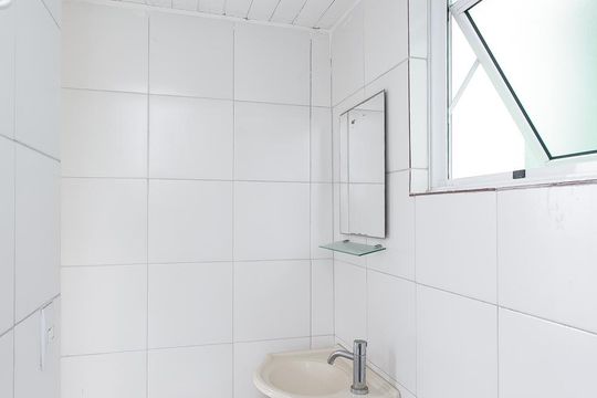 Banheiro de serviço piso superior de apartamento à venda com 2 quartos, 125m² em Barra da Tijuca, Rio de Janeiro