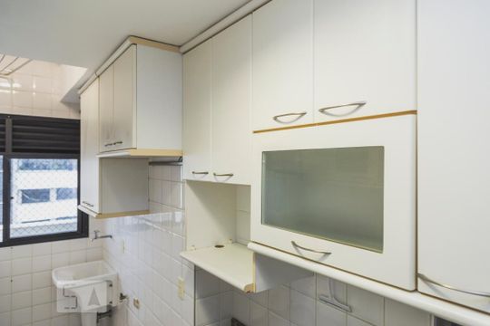 Cozinha de apartamento para alugar com 2 quartos, 65m² em Barra da Tijuca, Rio de Janeiro