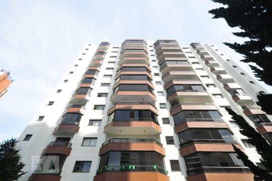 Fachada de apartamento para alugar com 3 quartos, 171m² em Vila Suzana, São Paulo