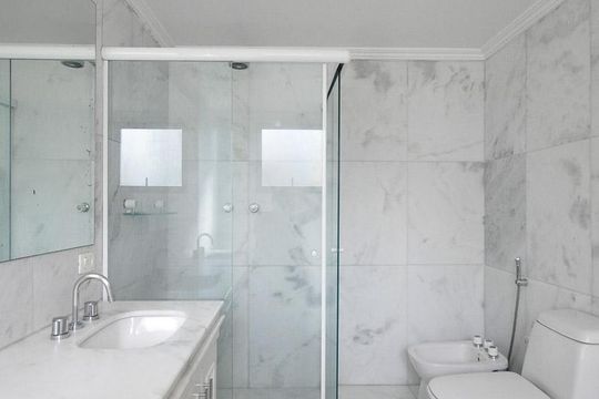 Detalhe do banheiro suíte 2 de apartamento para alugar com 3 quartos, 171m² em Vila Suzana, São Paulo