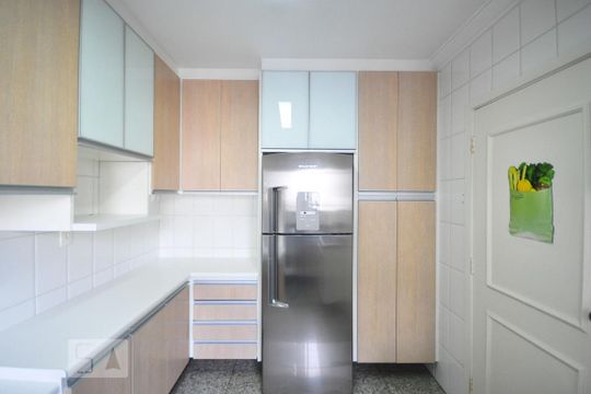 Cozinha de apartamento para alugar com 3 quartos, 171m² em Vila Suzana, São Paulo