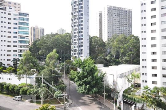 Vista de apartamento para alugar com 3 quartos, 171m² em Vila Suzana, São Paulo
