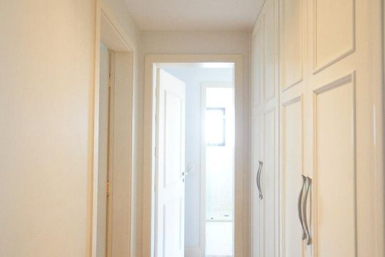 Corredor de apartamento para alugar com 3 quartos, 171m² em Vila Suzana, São Paulo