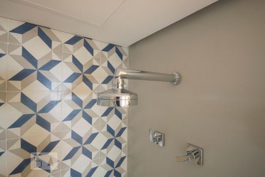 Banheiro de kitnet/studio para alugar com 1 quarto, 43m² em Campo Belo, São Paulo