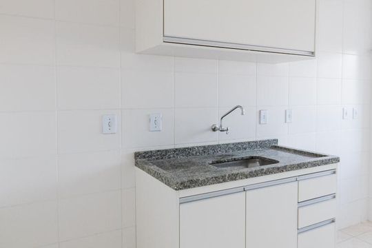 Cozinha de apartamento para alugar com 2 quartos, 50m² em Vila Eldízia, Santo André