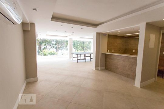 Área comum com cozinha banheiro e ar condicionado de apartamento para alugar com 3 quartos, 160m² em Lagoa, Rio de Janeiro